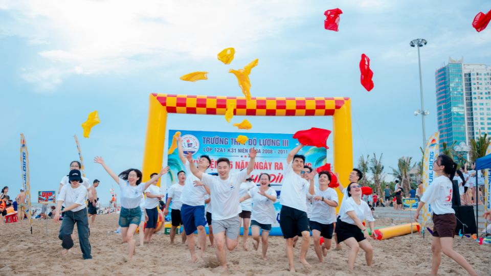 team-building-lop-12a1-k31-nien-khoa-2008-2011-truong-thpt-do-luong-3